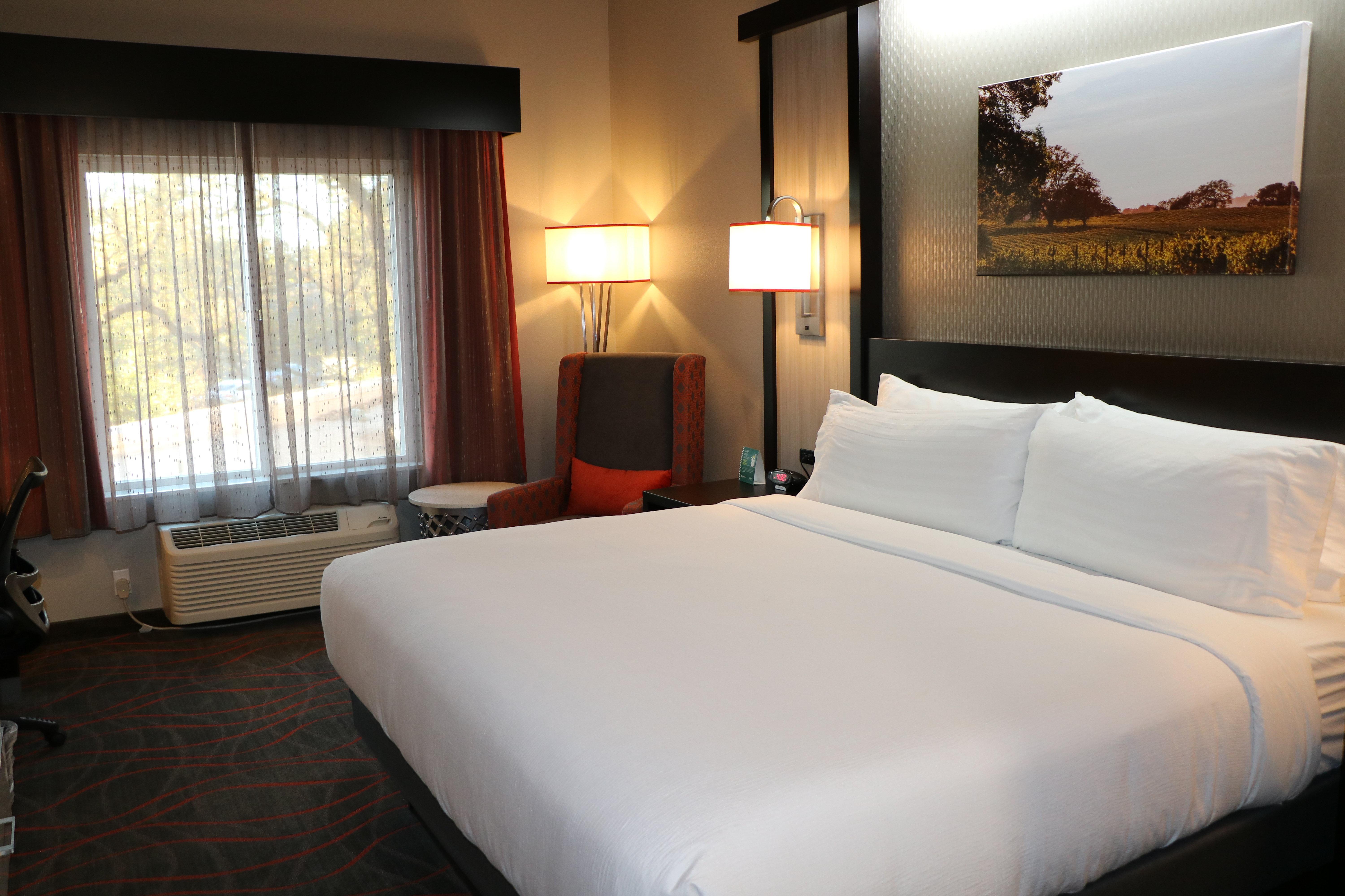 Holiday Inn Windsor - Wine Country By Ihg Exterior photo