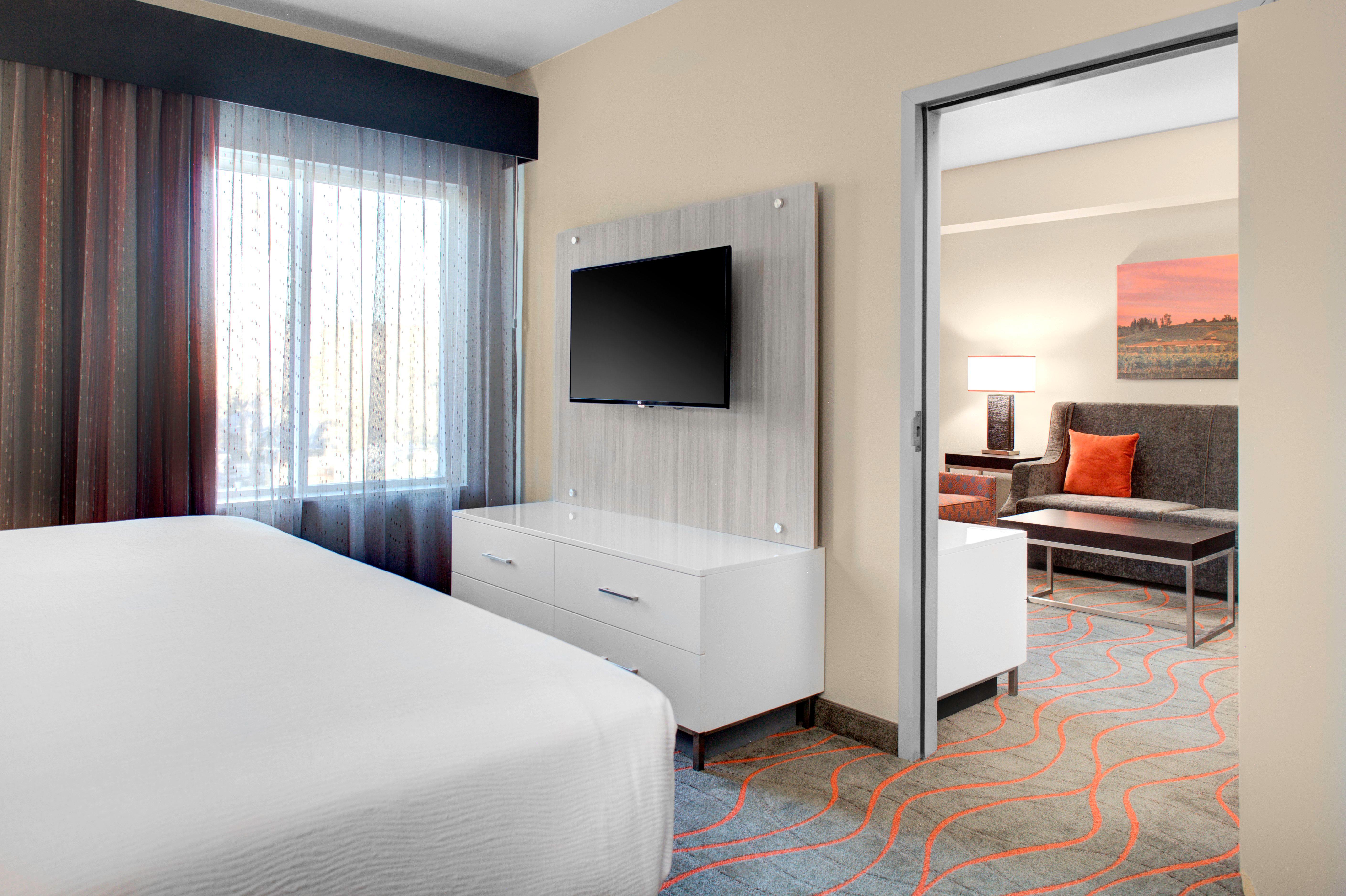 Holiday Inn Windsor - Wine Country By Ihg Exterior photo