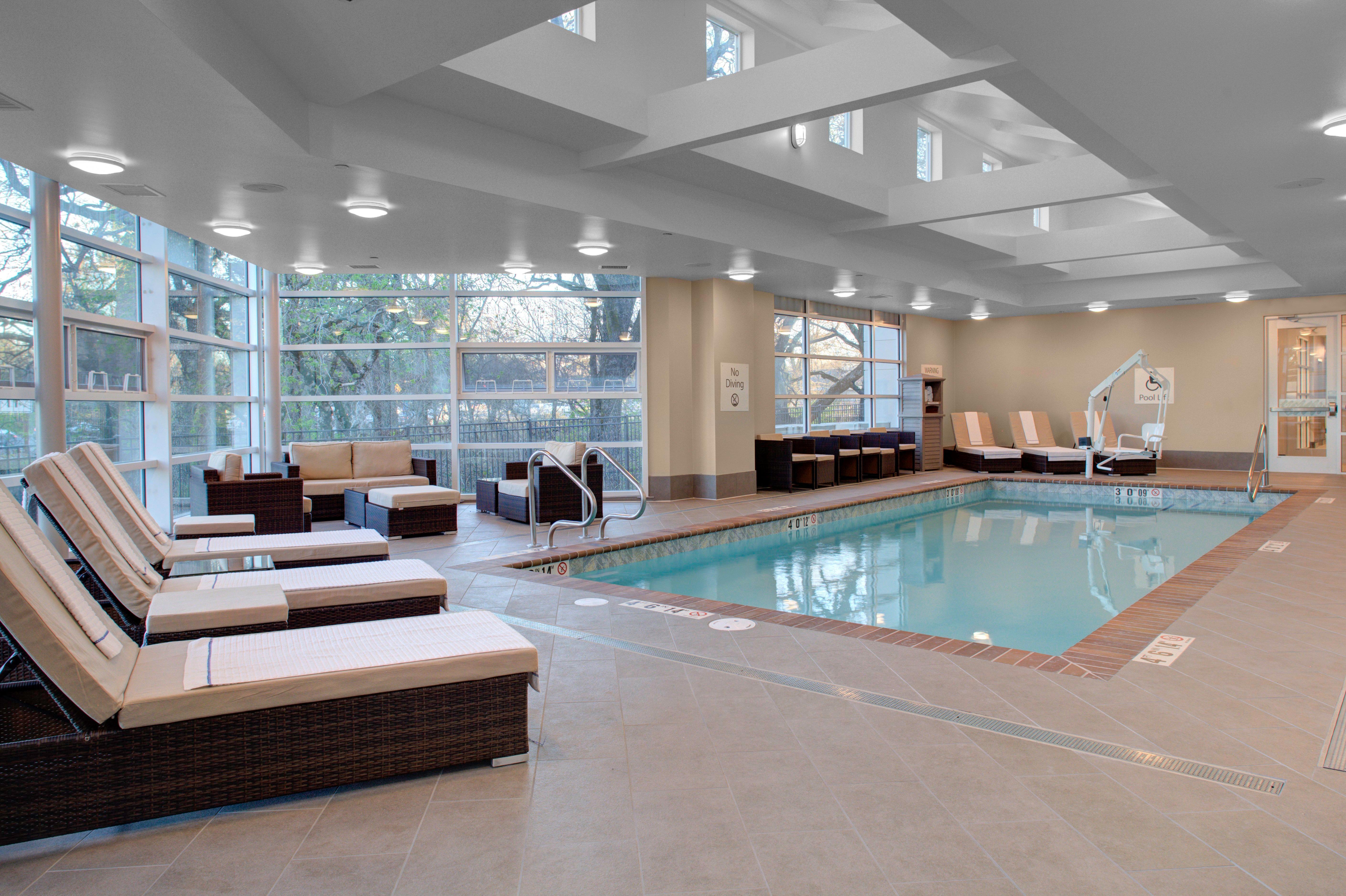 Holiday Inn Windsor - Wine Country By Ihg Exterior photo